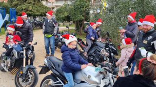 Bibinje: Moto mrazovi razveselili mališane Bibinje: Moto mrazovi razveselili mališane