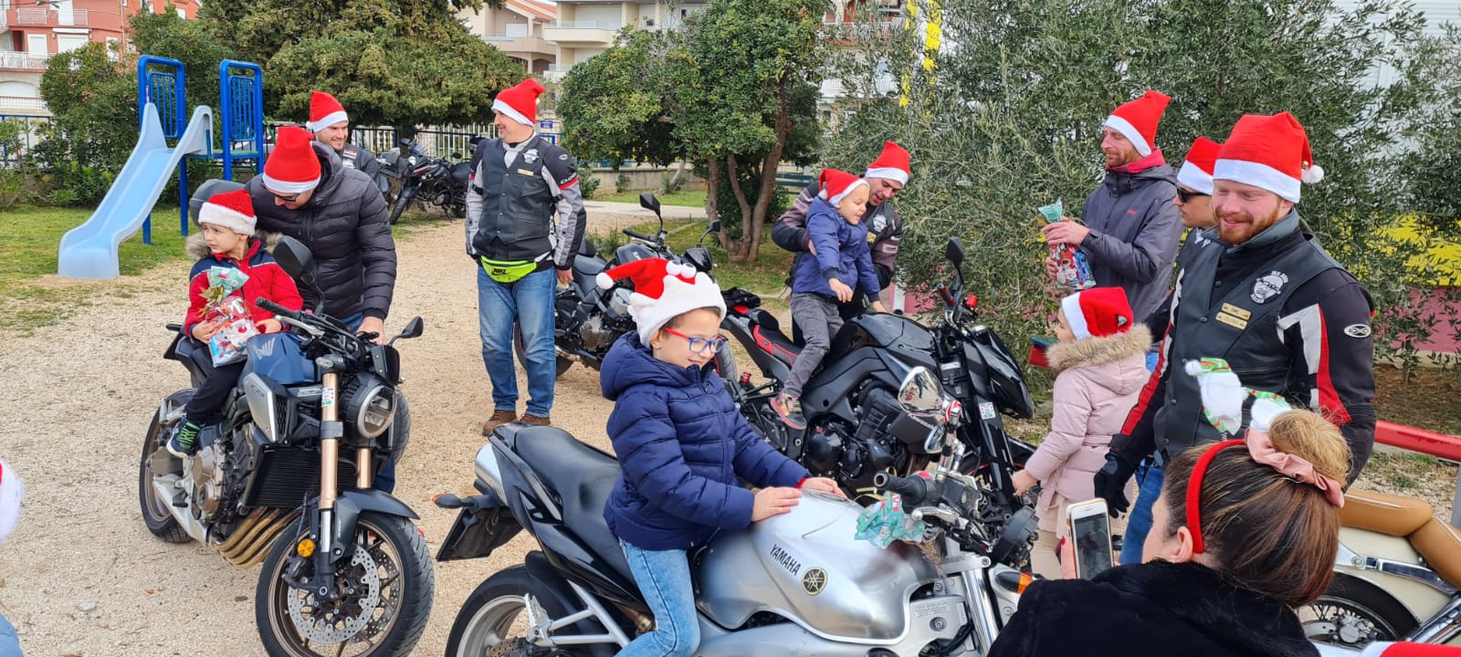 Bibinje: Moto mrazovi razveselili mališane Bibinje: Moto mrazovi razveselili mališane