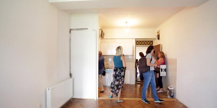Razgledavanje stana u Bogisicevoj ulici koji Drzavni ured za upravljanje drzavnom imovinom (DUUDI) nudi u najam. Photo: Luka Stanzl/PIXSELL