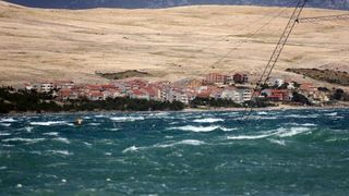 Olujna bura poharala plažu Zrće. Photo: Dalibor Urukalović/PIXSELL