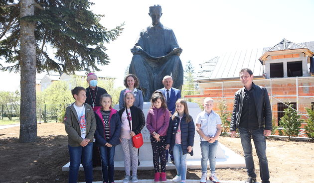 Spomenik Nikole Tesle vratio se u Gospić