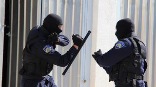 U prigodi Dana hrvatske policije i njihovog zaštitnika Sv.Mihovila danas je u PU Zadarskoj održana prigodna svečanost.U nastavku svečanosti, pokaznu vježbu samoobrane izveli su pripadnici interventne jedinice PU Zadarske te su podijeljena priznanja nagrađ U prigodi Dana hrvatske policije i njihovog zaštitnika Sv.Mihovila danas je u PU Zadarskoj održana prigodna svečanost.U nastavku svečanosti, pokaznu vježbu samoobrane izveli su pripadnici interventne jedinice PU Zadarske te su podijeljena priznanja nagrađ