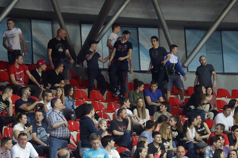 Intervencija policije na tribini s navijačima Zadra na utakmici Cibone i Zadra (80-71). Photo: Goran Stanzl/PIXSELL Intervencija policije na tribini s navijačima Zadra na utakmici Cibone i Zadra (80-71). Photo: Goran Stanzl/PIXSELL