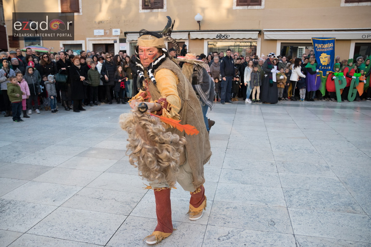 Zadarski karneval 2018: Povorka maškaranih skupina od Gradskih vrata preko Foruma do Narodnog trga Zadarski karneval 2018: Povorka maškaranih skupina od Gradskih vrata preko Foruma do Narodnog trga
