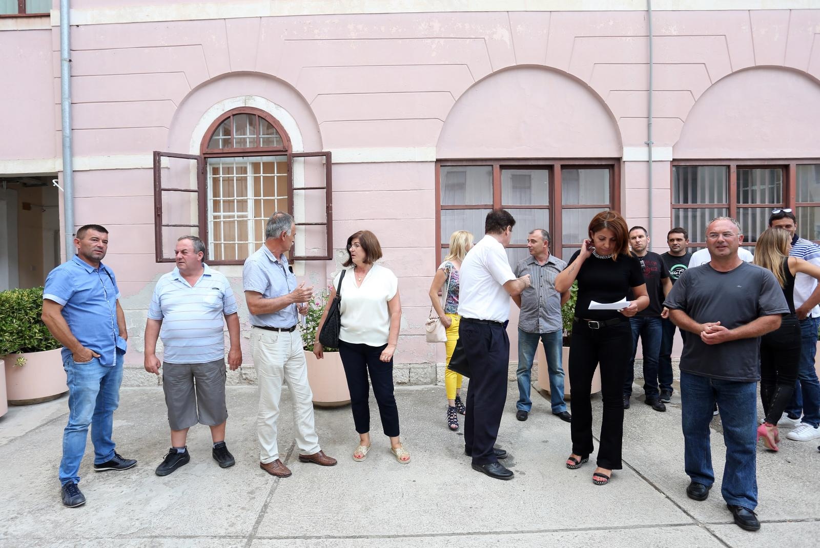 Prosvjedni skup radnika Vodovoda koji traže veće plaće