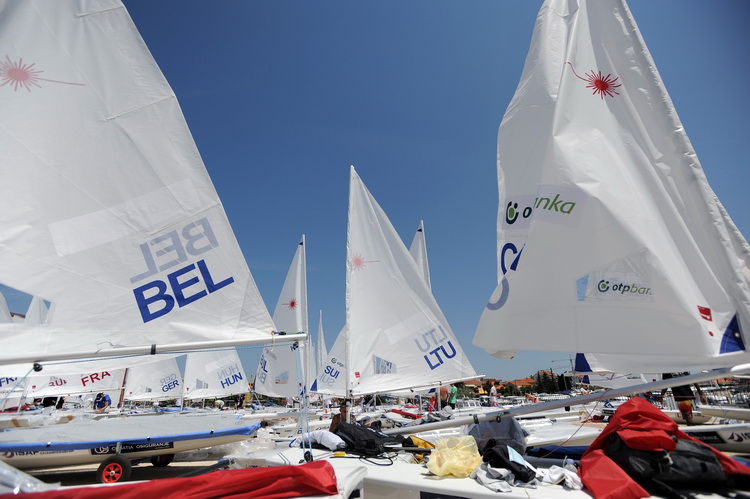 Zadar, 070711.
Svjetsko juniorsko prvenstvo u jedrenju 07.-15.srpnja 2011.
ISAF 2011.
Danas je u organizaciji jedrlicarskog kluba Uskok iz Zadra pocelo svjetsko juniorsko prvenstvo u jedrenju za klase SL 16, 420, 29er, Laser i RS-X. Na prvenstvu se natjec Zadar, 070711.
Svjetsko juniorsko prvenstvo u jedrenju 07.-15.srpnja 2011.
ISAF 2011.
Danas je u organizaciji jedrlicarskog kluba Uskok iz Zadra pocelo svjetsko juniorsko prvenstvo u jedrenju za klase SL 16, 420, 29er, Laser i RS-X. Na prvenstvu se natjec