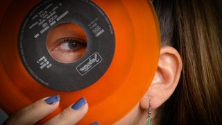 Miljana Jovičić proizvodi torbice od starih gramofonskih ploča