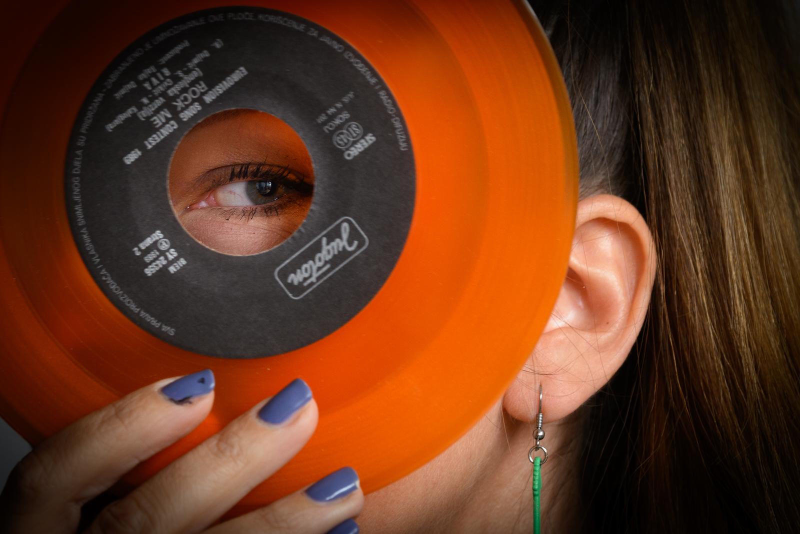 Miljana Jovičić proizvodi torbice od starih gramofonskih ploča