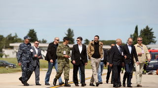 Zadar, 130513.
Predsjednik Vlade RH Zoran Milanovic prisustvovao je programu pokazne vatrogasne vjezbe Ljeto 2013 u Zracnoj luci Zadar. U pokaznoj vatrogasnoj vjezbi sudjelovale su protupozarne snage Drzavne uprave za zastitu i spasavanje, Namjenski orga Zadar, 130513.
Predsjednik Vlade RH Zoran Milanovic prisustvovao je programu pokazne vatrogasne vjezbe Ljeto 2013 u Zracnoj luci Zadar. U pokaznoj vatrogasnoj vjezbi sudjelovale su protupozarne snage Drzavne uprave za zastitu i spasavanje, Namjenski orga