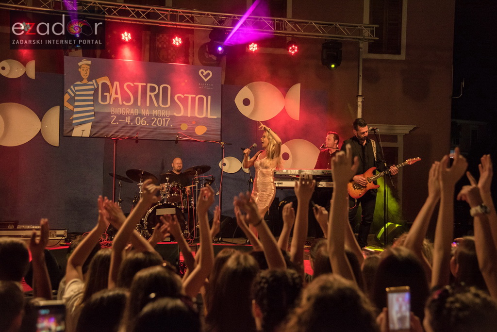 Otvoren 12. biogradski Gastro stol Otvoren 12. biogradski Gastro stol