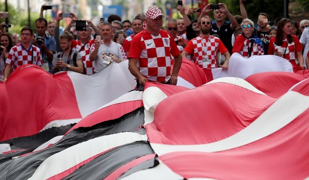 Divovska hrvatska zastava razvijena u centru Nižnji Novgoroda
