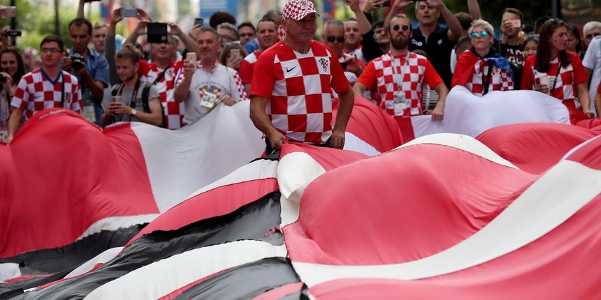 Divovska hrvatska zastava razvijena u centru Nižnji Novgoroda