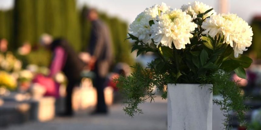 Prekrasan dan Zadrani su iskoristili za posjet grobljima u povodu blagdana Svi sveti, Foto: Dino Stanin/PIXSELL Prekrasan dan Zadrani su iskoristili za posjet grobljima u povodu blagdana Svi sveti, Foto: Dino Stanin/PIXSELL