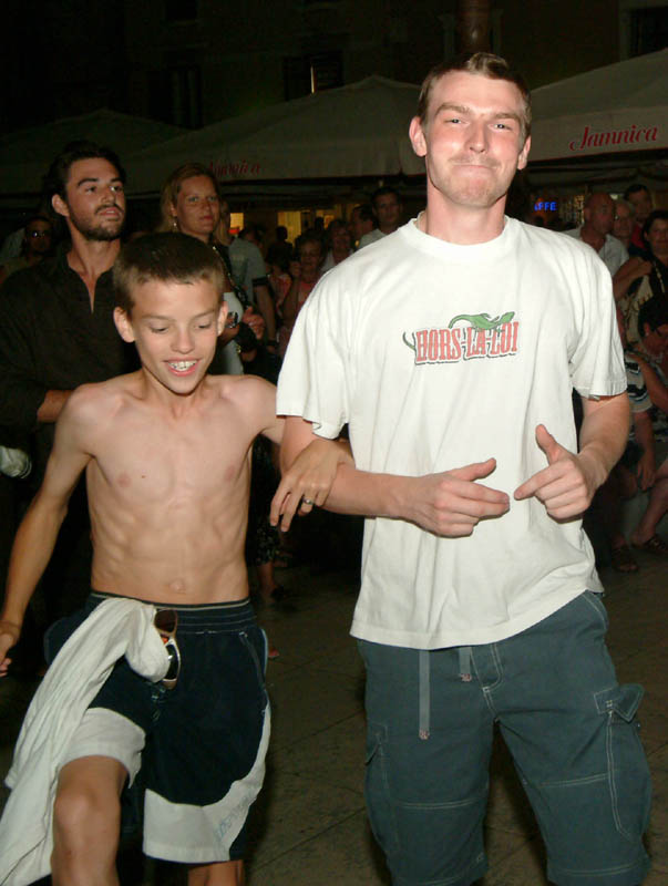 Pet Tambura na Narodnom trgu