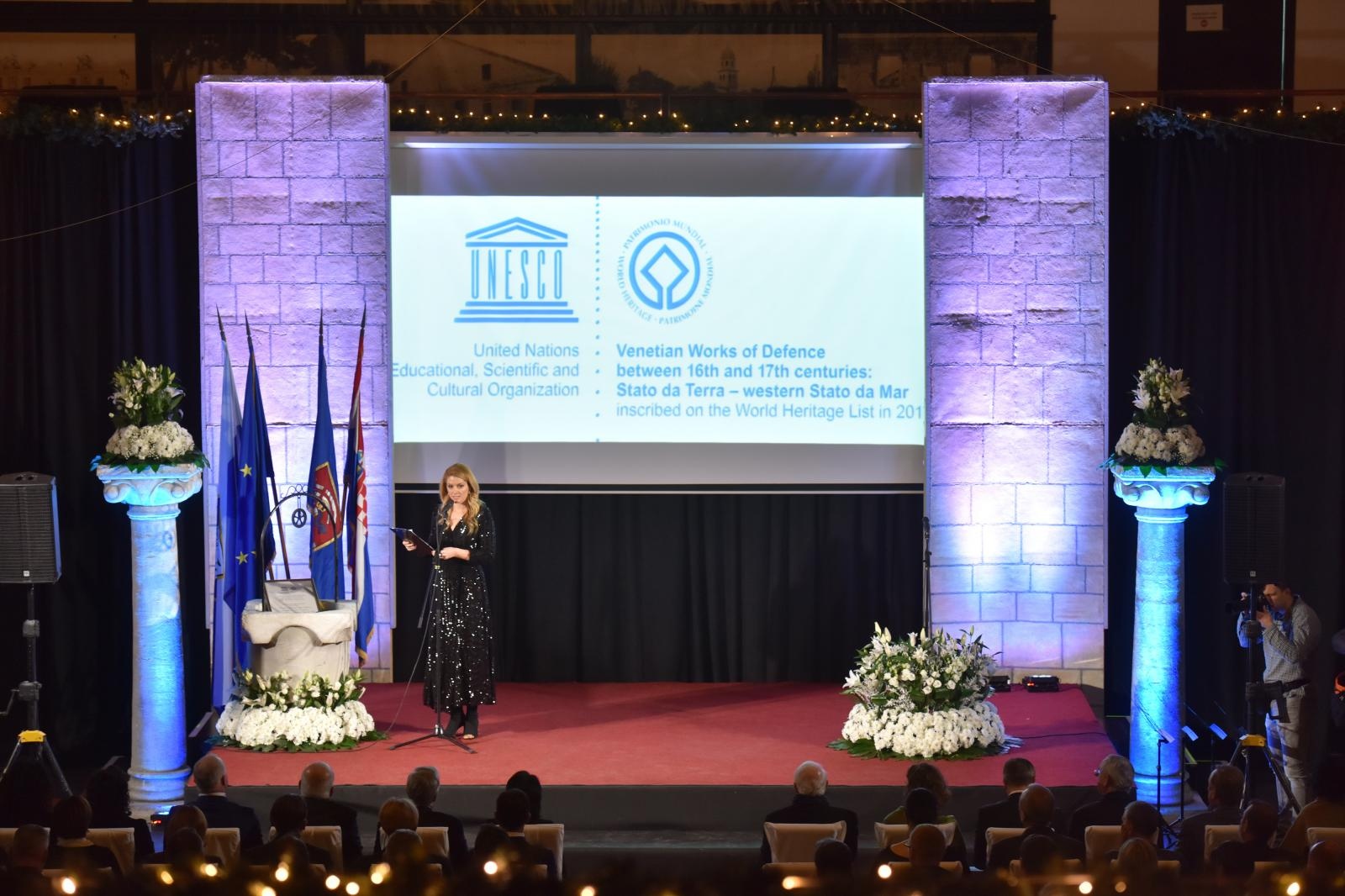 Gradonačelniku Zadra Branku Dukiću uručena povelja UNESCO-a