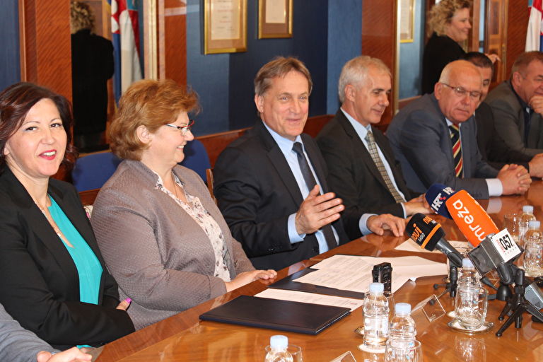 Nada Murganić potpisala je dodatak Ugovoru o sufinanciranju centra Mocire Nada Murganić potpisala je dodatak Ugovoru o sufinanciranju centra Mocire