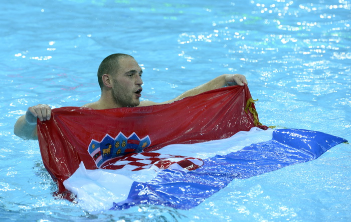 London, 120812.
Vaterpolo Arena.
Hrvatska muska vaterpolo reprezentacija igra finalnu utakmicu protiv Italije tijekom Olimpijskih Igara u Londonu.
Na fotografiji: Hrvatska je osvojila zlatnu medalju, Paulo Obradovic.
Foto: Drago Sopta / CROPIX London, 120812.
Vaterpolo Arena.
Hrvatska muska vaterpolo reprezentacija igra finalnu utakmicu protiv Italije tijekom Olimpijskih Igara u Londonu.
Na fotografiji: Hrvatska je osvojila zlatnu medalju, Paulo Obradovic.
Foto: Drago Sopta / CROPIX