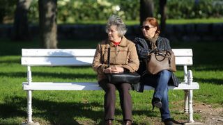 Prohladan, ali iznimno lijep i sunčan dan građani Zadra su iskoristili za šetnju prekrasnom rivom.  Photo: Filip Brala/PIXSELL