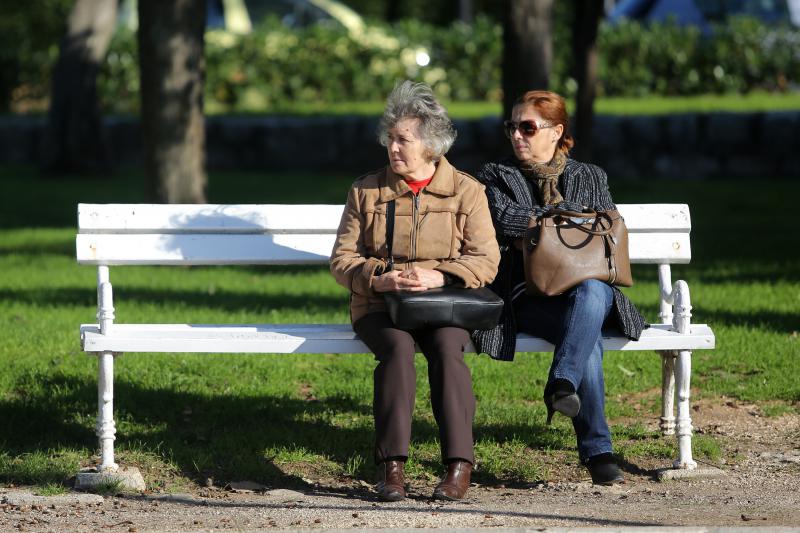 Prohladan, ali iznimno lijep i sunčan dan građani Zadra su iskoristili za šetnju prekrasnom rivom.  Photo: Filip Brala/PIXSELL