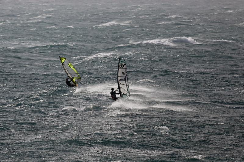 Zadar: Surferi uživaju u valovima koje je prouzročilo snažno jugo, Photo: Filip Brala/PIXSELL