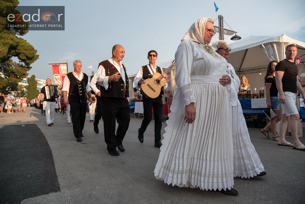 Otvoren 12. biogradski Gastro stol Otvoren 12. biogradski Gastro stol