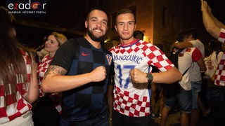 Čudesna noć: Velika fešta ulicama Zadra nakon plasmana Vatrenih u finale SP Čudesna noć: Velika fešta ulicama Zadra nakon plasmana Vatrenih u finale SP