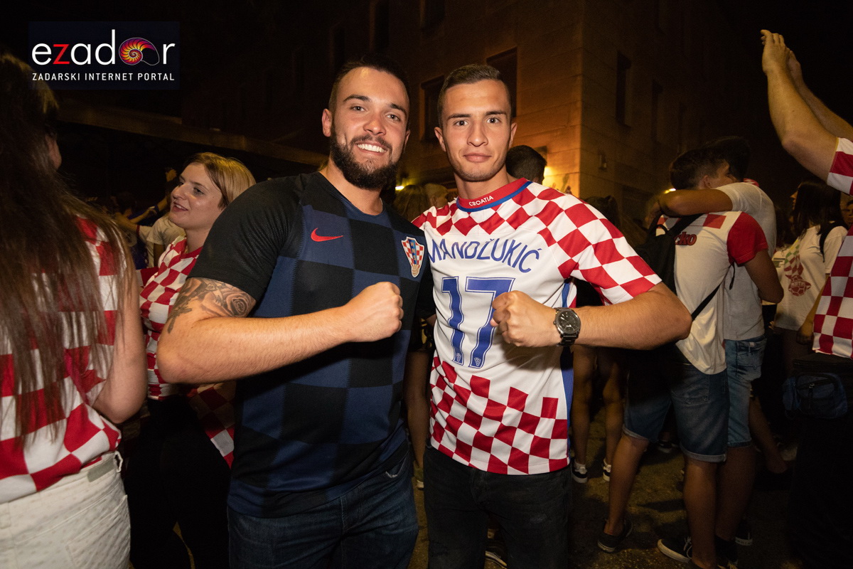 Čudesna noć: Velika fešta ulicama Zadra nakon plasmana Vatrenih u finale SP Čudesna noć: Velika fešta ulicama Zadra nakon plasmana Vatrenih u finale SP