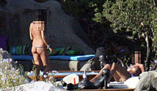 Berlusconijeva vrtna zabava (foto: El Pais)