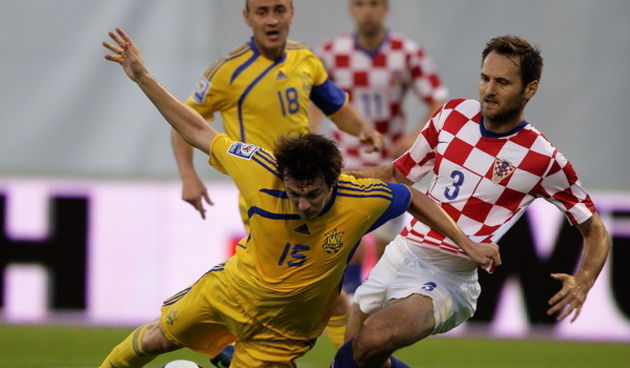 Zagreb, 060609
Stadion u Maksimiru.
Kvalifikacijska nogometna utakmica skupine 6 izmedju reprezentacija Hrvatske i Ukrajine za Svjetsko prvenstvo u Juznoafrickoj Republici 2010 godine.
Na slici: Artem Milevskyi i Josip Simunic.
Foto: Ronald Gorsic / CROPI