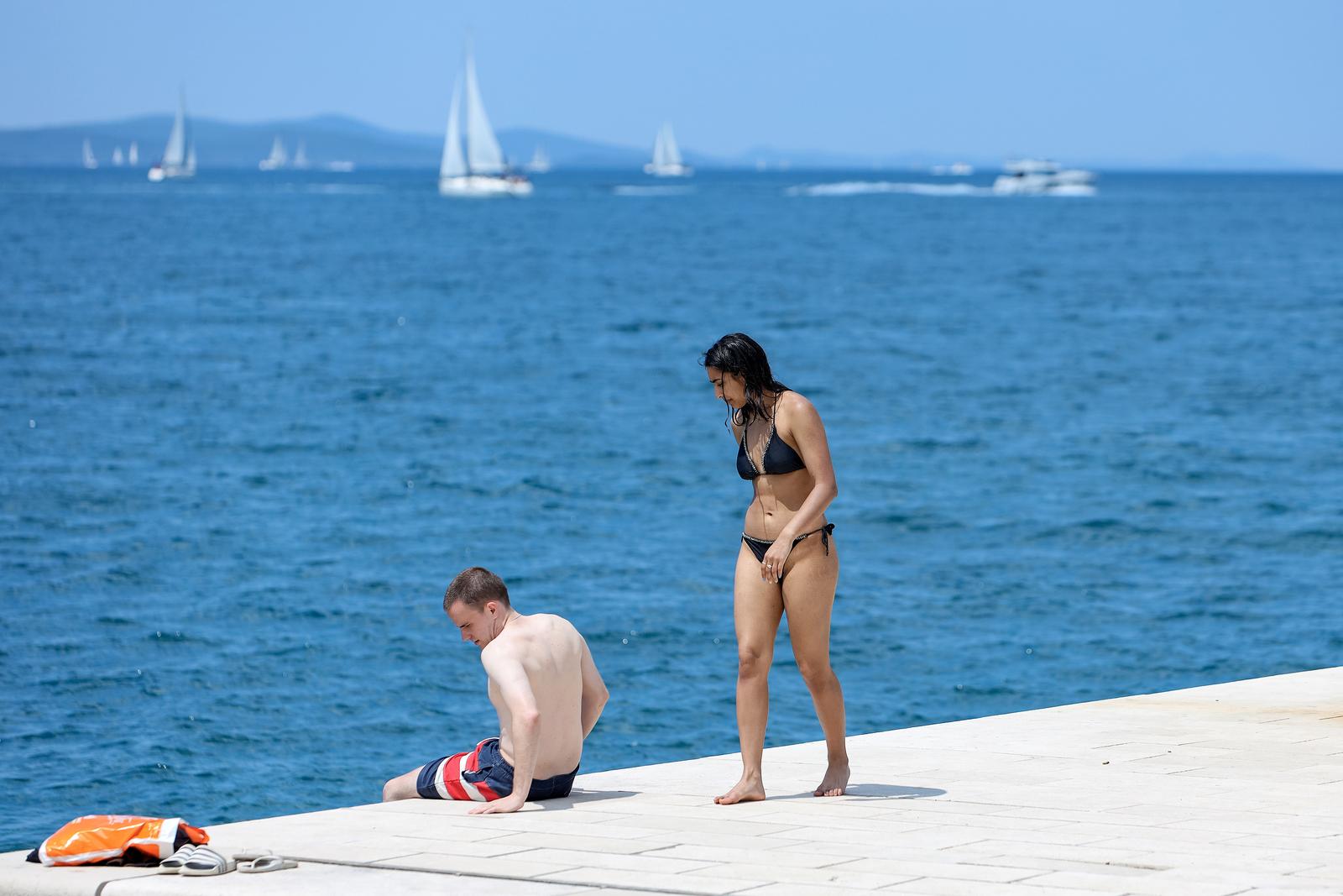 Sunčana nedjelja: Domaći i turisti na ulicama grada Sunčana nedjelja: Domaći i turisti na ulicama grada