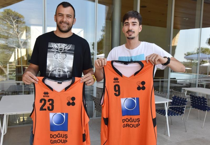 Gradski košarkaški klub Šibenik predstavio Ivu Ivanova i Domagoja Bašića kao pojačanja za naredu sezonu. Photo: Hrvoje Jelavić/PIXSELL Gradski košarkaški klub Šibenik predstavio Ivu Ivanova i Domagoja Bašića kao pojačanja za naredu sezonu. Photo: Hrvoje Jelavić/PIXSELL