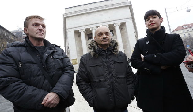 Zagreb, 150213.
Trg hrvatskih velikana.
Udruga Franak odrzala je konferenciju za novinare na kojoj je objavila prijave Hrvatskoj narodnoj banci protiv Zagrebacke banke i Splitske banke zbog navodnih nezakonitosti u poslovanju.
Konferenciju je odrzana na o