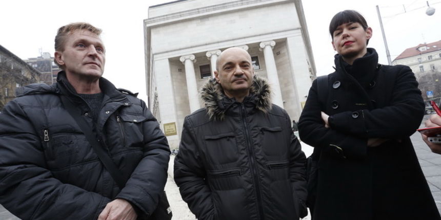 Zagreb, 150213.
Trg hrvatskih velikana.
Udruga Franak odrzala je konferenciju za novinare na kojoj je objavila prijave Hrvatskoj narodnoj banci protiv Zagrebacke banke i Splitske banke zbog navodnih nezakonitosti u poslovanju.
Konferenciju je odrzana na o Zagreb, 150213.
Trg hrvatskih velikana.
Udruga Franak odrzala je konferenciju za novinare na kojoj je objavila prijave Hrvatskoj narodnoj banci protiv Zagrebacke banke i Splitske banke zbog navodnih nezakonitosti u poslovanju.
Konferenciju je odrzana na o