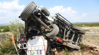 Cisterna s gorivom izletjela s autoceste nakon sudara s tegljačem