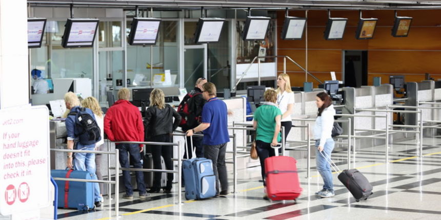 Kastel Stafilic, Resnik, 140513.
Zbog strajka sindikata pilota i kabinskog osoblja Croatia Airlines-a u Zracnoj luci Split otkazana su dva leta. Putnici su preusmjereni na druge letove.
Foto: Zvonimir Barisin / CROPIX Kastel Stafilic, Resnik, 140513.
Zbog strajka sindikata pilota i kabinskog osoblja Croatia Airlines-a u Zracnoj luci Split otkazana su dva leta. Putnici su preusmjereni na druge letove.
Foto: Zvonimir Barisin / CROPIX