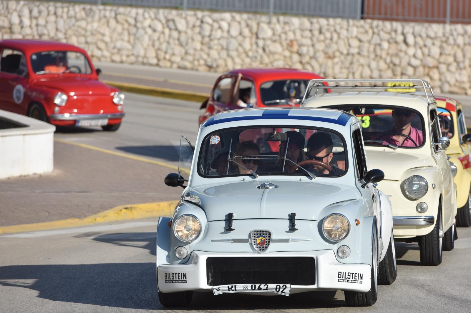 Primošten: Defile sudionika 2. Međunarodnog Fićo skupa Šibenik 2018. Primošten: Defile sudionika 2. Međunarodnog Fićo skupa Šibenik 2018.