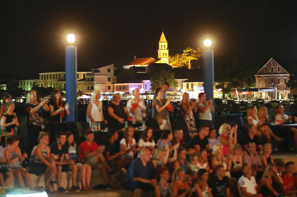 Fenomenalni Petar Grašo raspjevao i rasplesao Biograd Fenomenalni Petar Grašo raspjevao i rasplesao Biograd