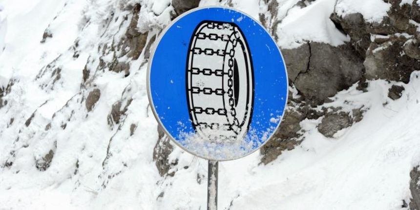 Pune ruke posla za zimsku sluzbu i mnogo radosti za najmladje donio je veliki snijeg i led koji su pogodili Gospic i okolicu. Photo: Hrvoje Jelavic/PIXSELL Autor Hrvoje Jelavic/PIXSELL Ključne riječi bager, lika, Gospic, zimski uvjeti, ciscenje, led, zi Pune ruke posla za zimsku sluzbu i mnogo radosti za najmladje donio je veliki snijeg i led koji su pogodili Gospic i okolicu. Photo: Hrvoje Jelavic/PIXSELL Autor Hrvoje Jelavic/PIXSELL Ključne riječi bager, lika, Gospic, zimski uvjeti, ciscenje, led, zi