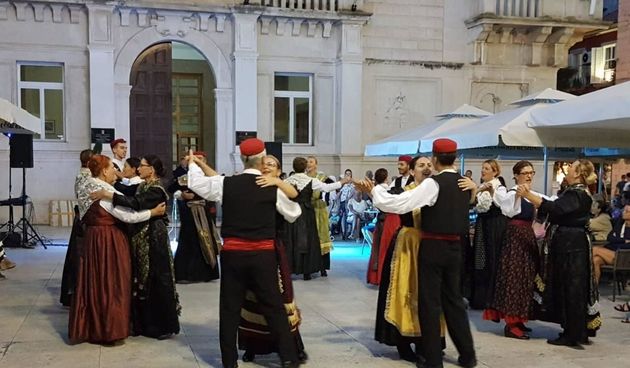 KUD Zadarski Tanac i Iseljena Hrvatska na Narodnom trgu