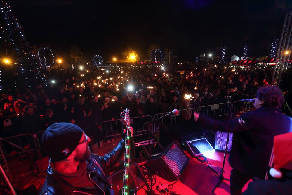 Advent na Viru: Crvena jabuka oduševila u “sniježnom” Viru Advent na Viru: Crvena jabuka oduševila u “sniježnom” Viru