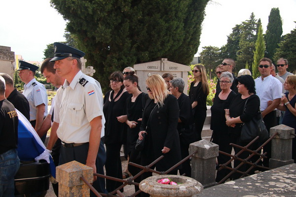 Posljednji ispraćaj zadarskog fotografa i umirovljenog satnika HV-a, Roberta Lerge na Gradskom groblju Zadar