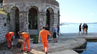 Karma:Počela akcija čišćenja Carske fontane Karma:Počela akcija čišćenja Carske fontane