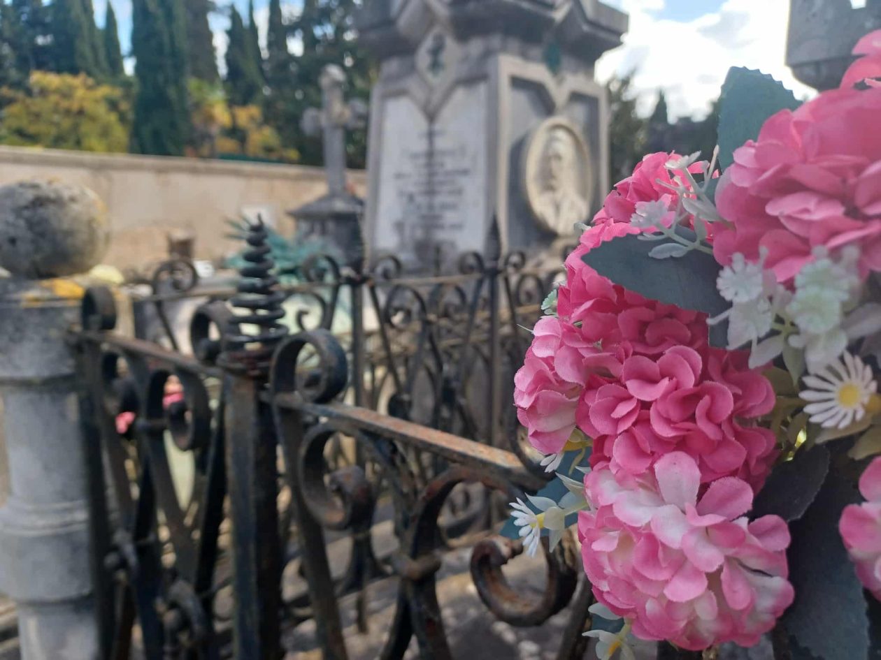 Gradsko groblje Zadar – stare grobnice i impresivni kipovi Gradsko groblje Zadar – stare grobnice i impresivni kipovi