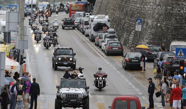 Veliki ocekivani defile od nekoliko tisuca Harley bikera ipak se sveo na brojku od svega par stotina zbog loseg vremena. Photo: Filip Brala/PIXSELL