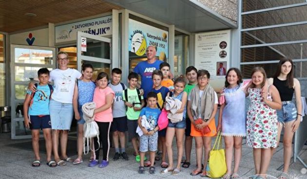 Na Višnjiku mala škola plivanja za osnovnoškolce iz Gline