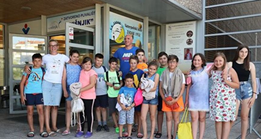 Na Višnjiku mala škola plivanja za osnovnoškolce iz Gline Na Višnjiku mala škola plivanja za osnovnoškolce iz Gline