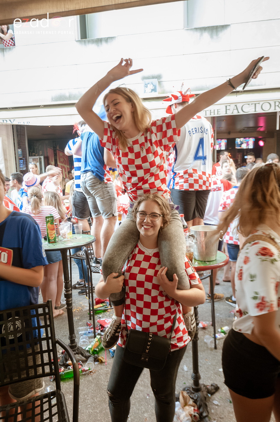 Navijačko ludilo u Zadru za vrijeme i nakon finala Svjetskog prvenstva Navijačko ludilo u Zadru za vrijeme i nakon finala Svjetskog prvenstva