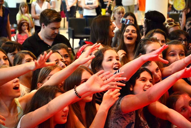 Supernova: Adio školo uz uručenje nagradnog automobila Audi A 1 i velike donacije u visini 50.000 kn HCK-u Supernova: Adio školo uz uručenje nagradnog automobila Audi A 1 i velike donacije u visini 50.000 kn HCK-u