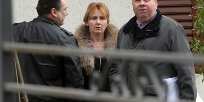 Zadar , 160210.
Uz Ulicu Ante Starcevica (popularno zvanu Bulevar) , zapocela je izgradnja benzinske crpke Ri Petrol u vlasnistvu rijeckoga poduzetnika Joze Kalema. Pocetak radova izazvao je buru nezadovoljstva okolnih stanara i vlasnika obiteljskih kuca Zadar , 160210.
Uz Ulicu Ante Starcevica (popularno zvanu Bulevar) , zapocela je izgradnja benzinske crpke Ri Petrol u vlasnistvu rijeckoga poduzetnika Joze Kalema. Pocetak radova izazvao je buru nezadovoljstva okolnih stanara i vlasnika obiteljskih kuca