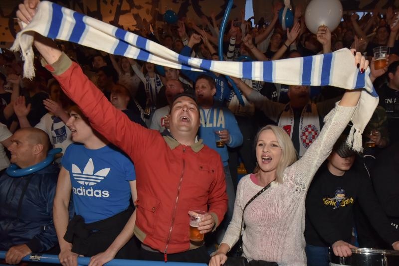 Humanitarno gledanje utakmic Zadar-Cibona (85-84) u Jazinama